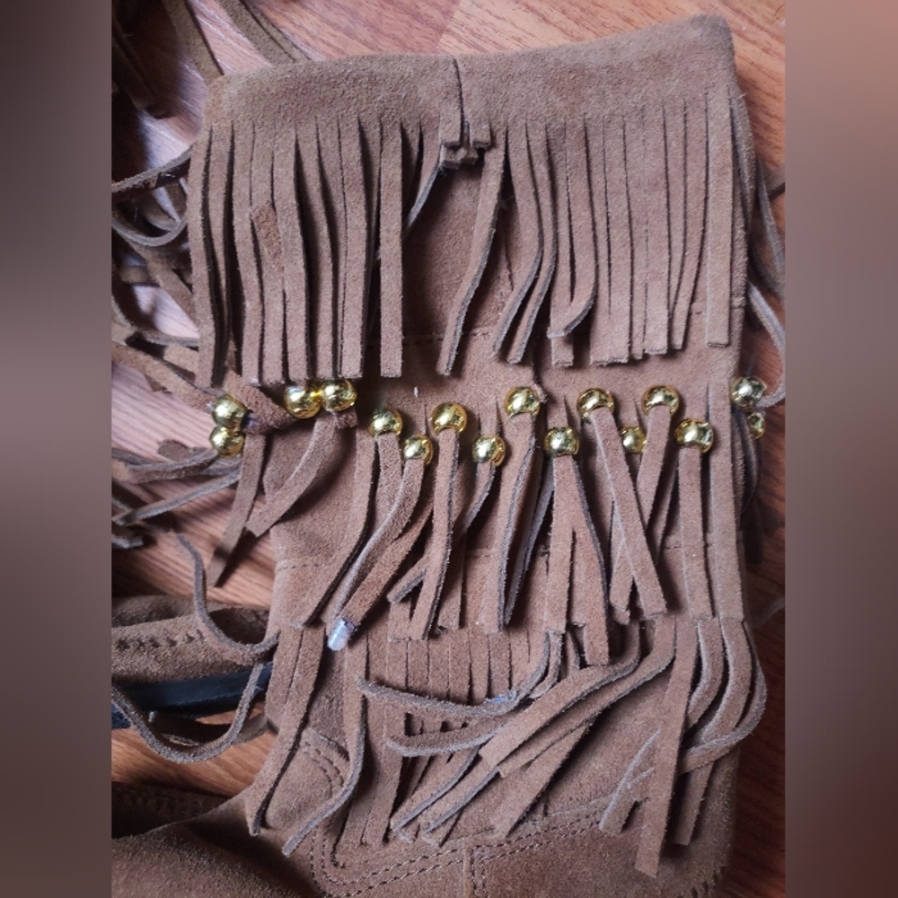 Minnetonka Boots - Picture 11 of 12